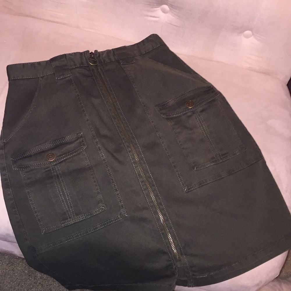 High Waist Knee Length Cargo Skirt